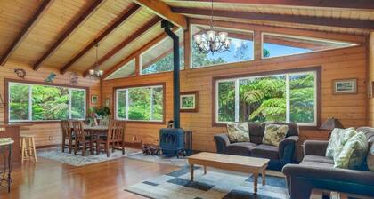 Gorgeous 3bd/2ba villa with covered patio, ping pong table, BBQ & playground