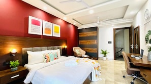Down comforters, pillowtop beds, in-room safe, individually furnished - ZEN Studios - DLF CyberCity Gurgaon (Gurugram)