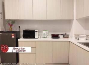 Fridge, microwave, stovetop, electric kettle - MIDHILLS Prime Suites Genting Highlands (Genting Highlands)