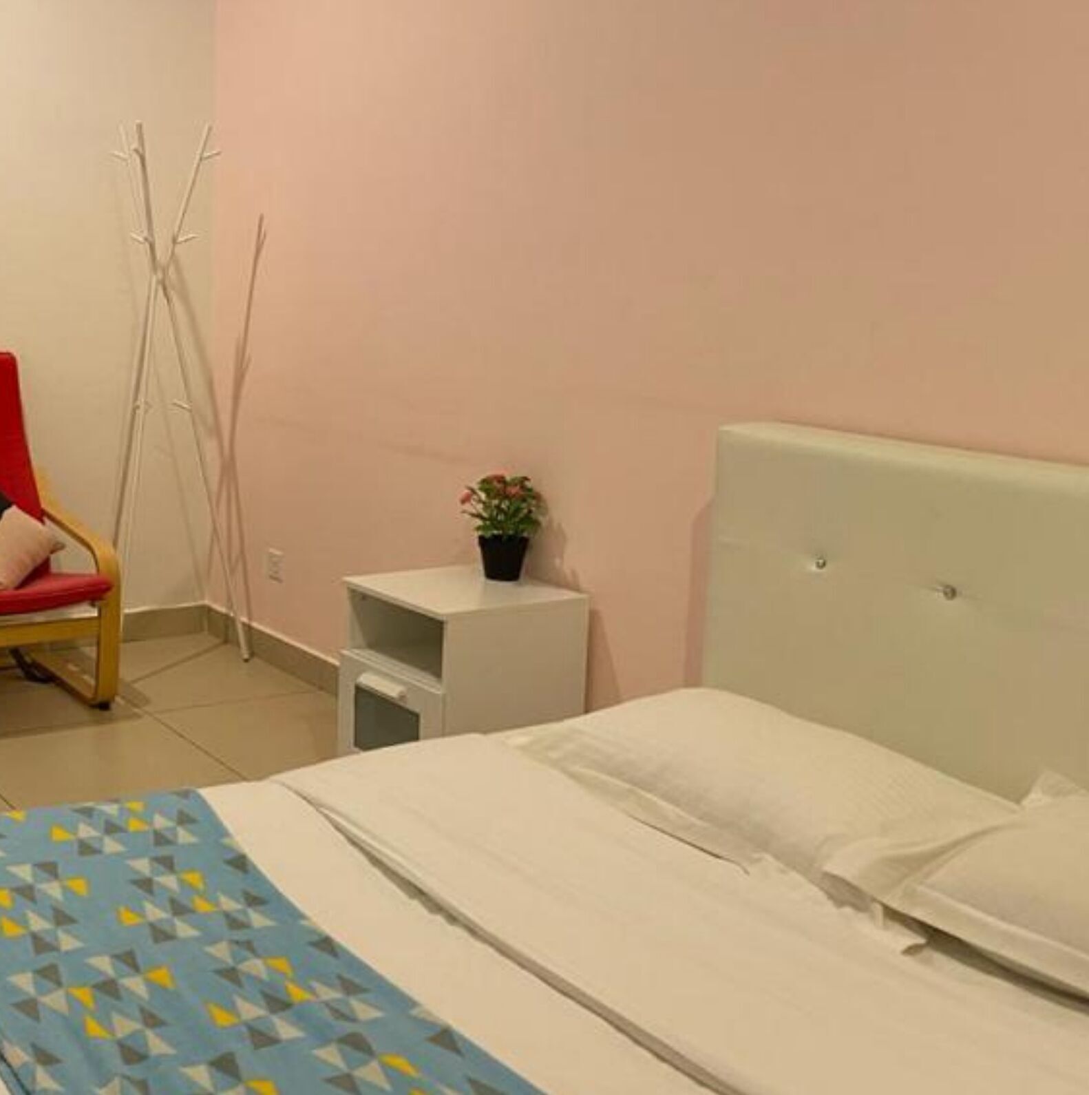 Iron/ironing board, free WiFi, bed sheets