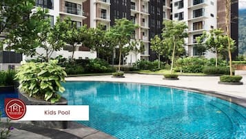 Kolam renang outdoor