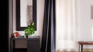 Presidential-Zimmer | Hochwertige Bettwaren, Daunenbettdecken, Minibar, Zimmersafe