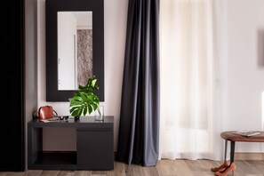 Presidential Room | Premium bedding, down comforters, minibar, in-room safe - Agriturismo Maria Vittoria (Sommacampagna)