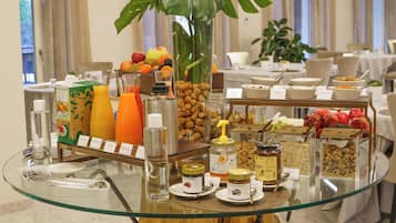 Free daily cooked-to-order breakfast