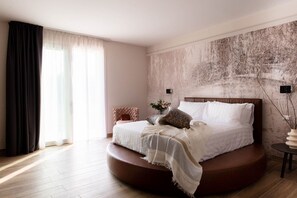 Quarto presidencial | Roupas de cama premium, edredons de pluma, frigobar, cofres nos quartos