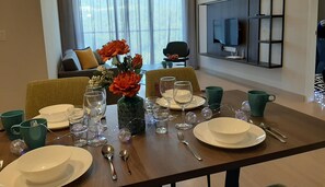 3-Bedroom Executive Suite with Balcony & Genting View | Premium bedding, down duvets, memory-foam beds, iron/ironing board - 7Stonez Suites Windmill Genting Highlands (Genting Highlands)