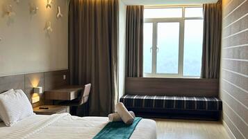 Super Deluxe King Studio Suite | 1 bedroom, premium bedding, down comforters, memory foam beds