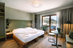 Ropa de cama hipoalergénica y escritorio 