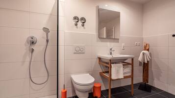 Grand Condo | Bathroom