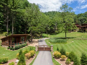 Property grounds - Après Chalet at Eagles Nest - pet friendly, fire pit, in Fish Camp (Banner Elk)