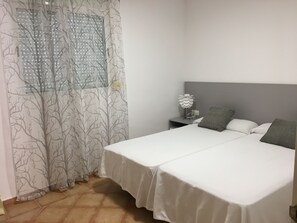 1 chambre, bureau, fer et planche à repasser, Wi-Fi gratuit