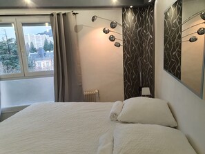 1 habitación, tabla de planchar con plancha, wifi gratis y ropa de cama 
