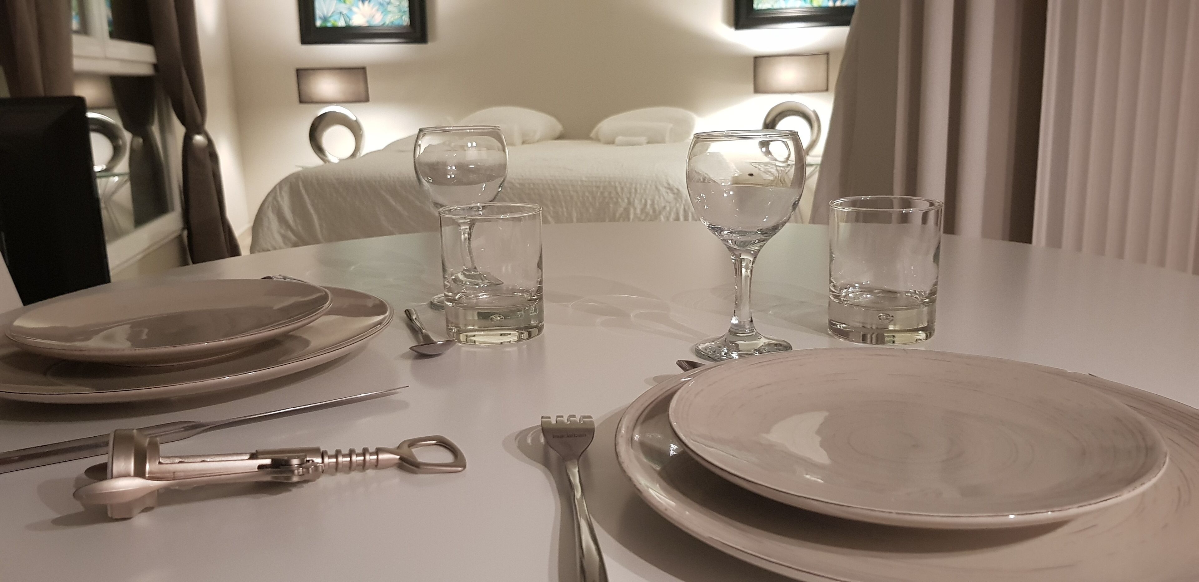 1 dormitori, planxa i posts de planxar, wifi gratuïta i roba de llit 