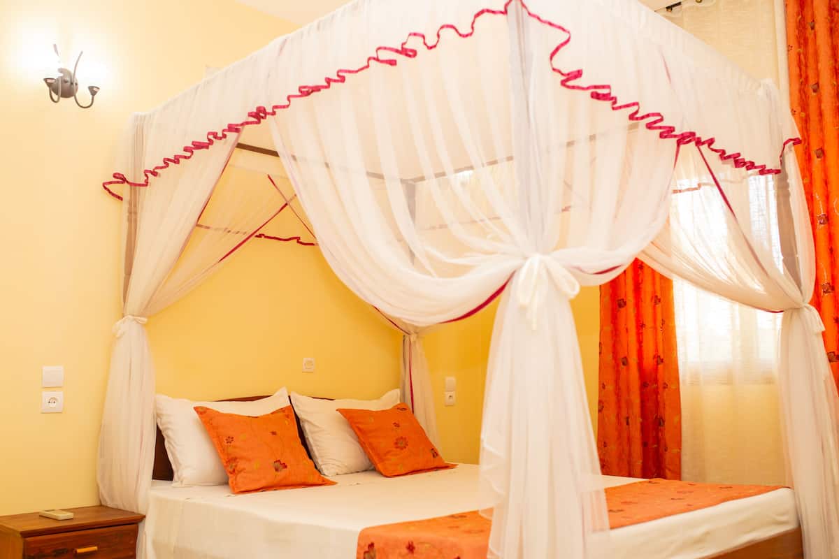 Family Suite | 1 bedroom, in-room safe, iron/ironing board, free WiFi