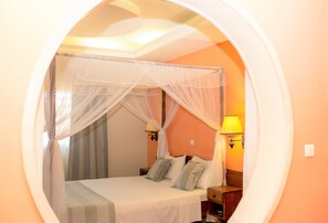 Klassieke suite, uitzicht op tuin | Een kluis op de kamer, een strijkplank/strijkijzer, gratis wifi