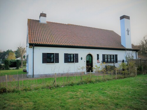 Bretoenselaan 5 - spacious 3-bedroom villa with garden 150m from the sea