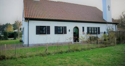 Bretoenselaan 5 - spacious 3-bedroom villa with garden 150m from the sea