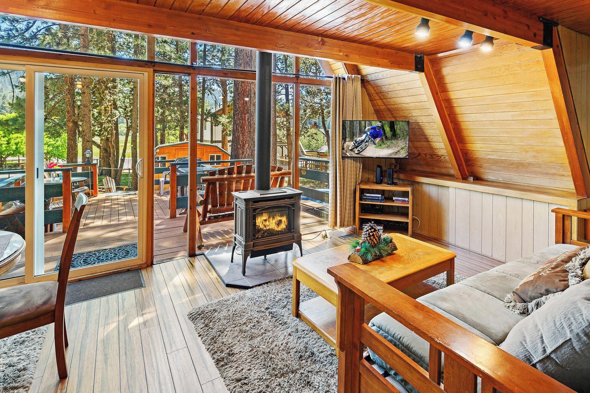 TV, fireplace, foosball, stereo