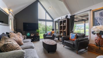 32-Zoll-Flachbildfernseher mit Satellitenempfang, Fernseher, Netflix