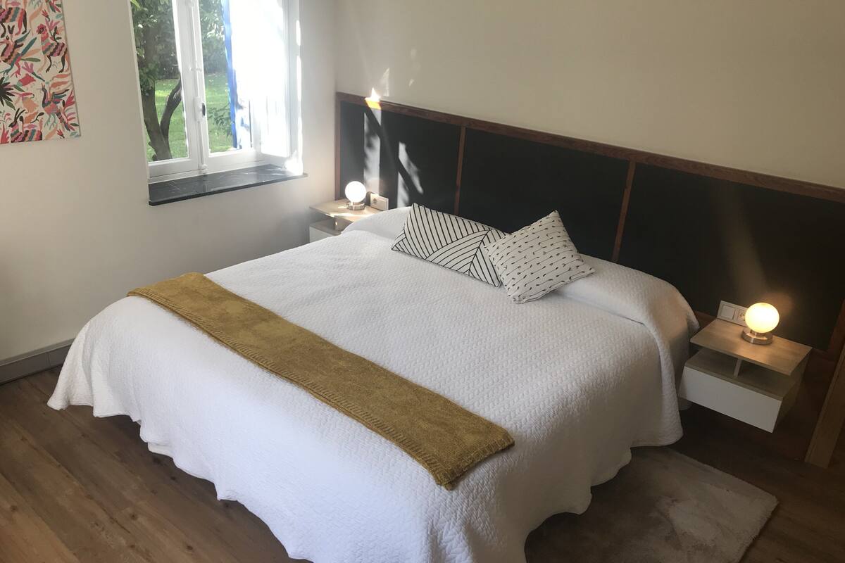 Premium Suite | 1 bedroom, down comforters, WiFi (free), bed sheets