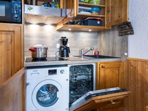 Refrigerador, microondas y lavavajillas 