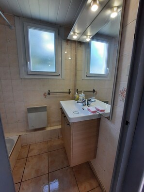 Bruser, håndklæder, Sæbe, Toiletpapir