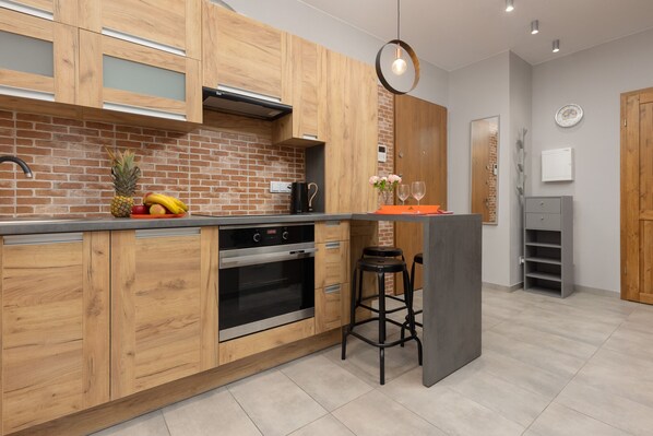 Apartment, 3 Bedrooms, Balcony | Private kitchen | Microwave, dishwasher, electric kettle, cookware/dishes/utensils