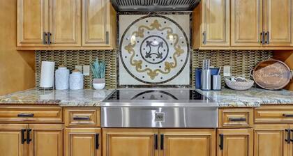 This house is a 6 bedroom(s), 4 bathrooms, located in Atlanta, GA.