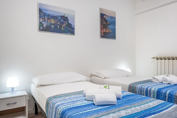 2 habitaciones, tabla de planchar con plancha, wifi y ropa de cama 