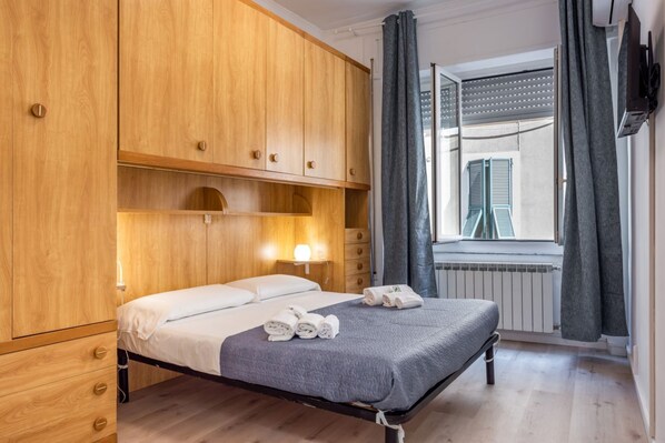 2 chambres, fer et planche à repasser, Wi-Fi, draps fournis