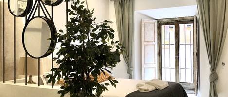 1 chambre, fer et planche à repasser