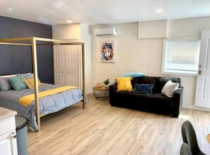 2 soverom, skrivebord, strykejern/-brett og wi-fi (inkludert)