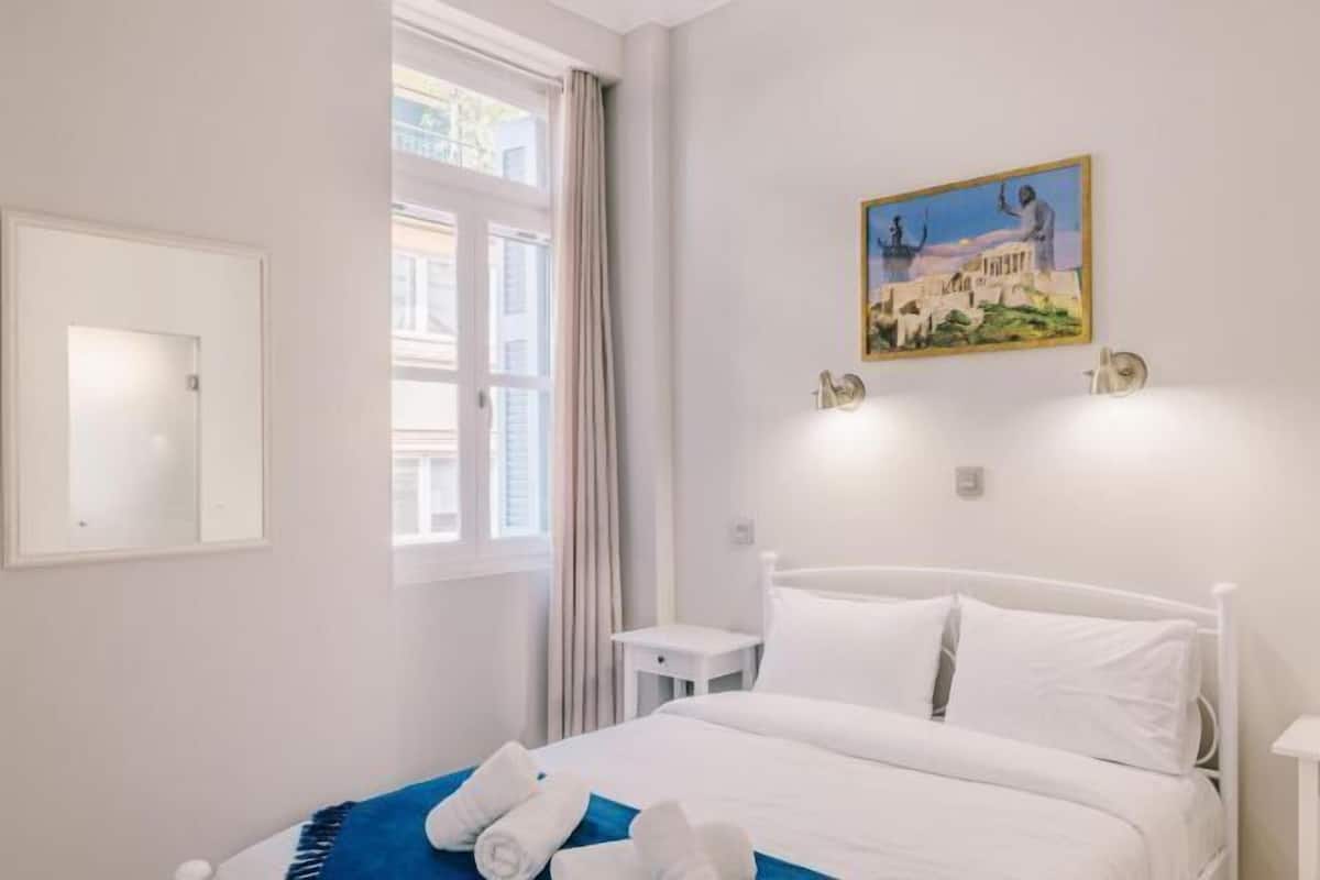 Memory-foam beds, minibar, desk, laptop workspace