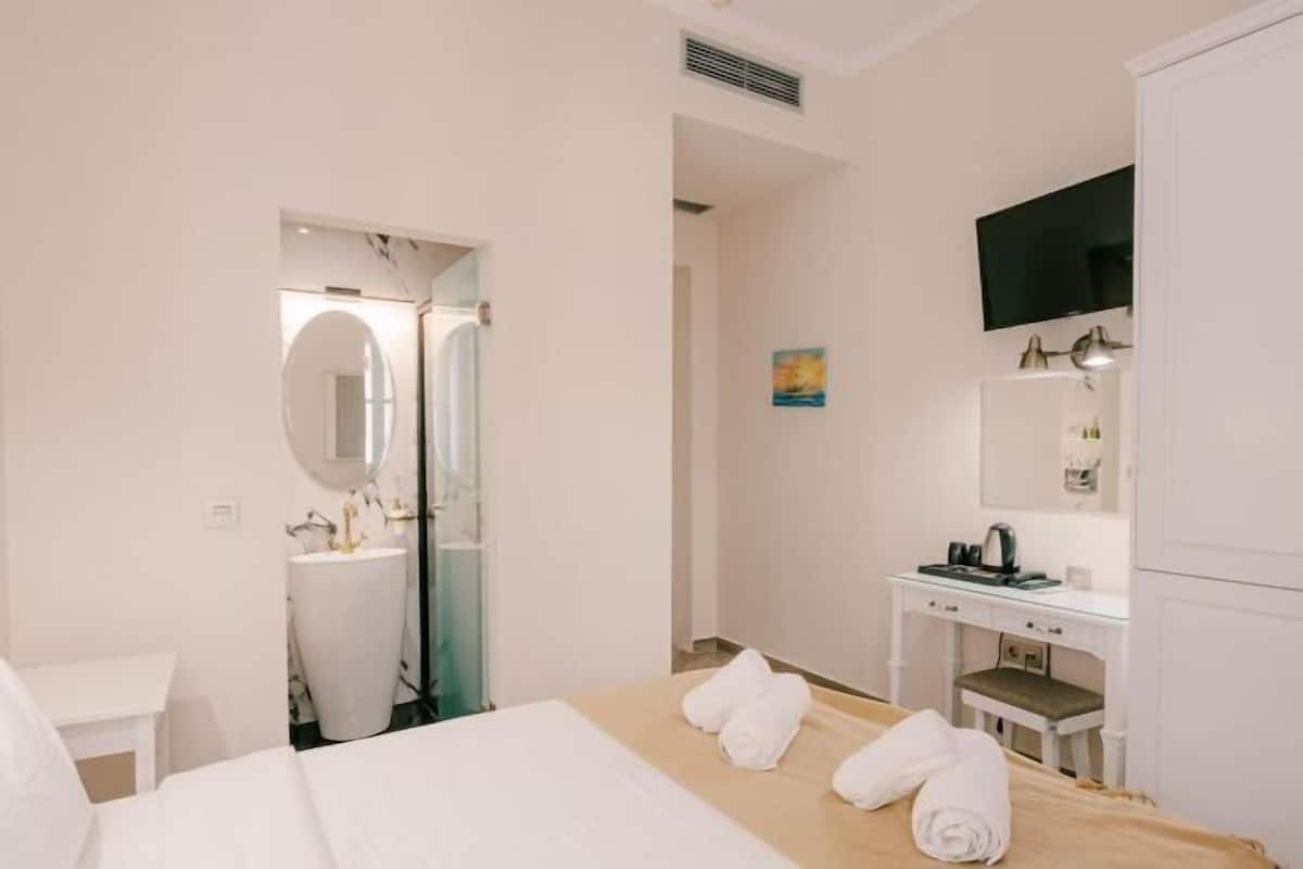 Memory-foam beds, minibar, desk, laptop workspace