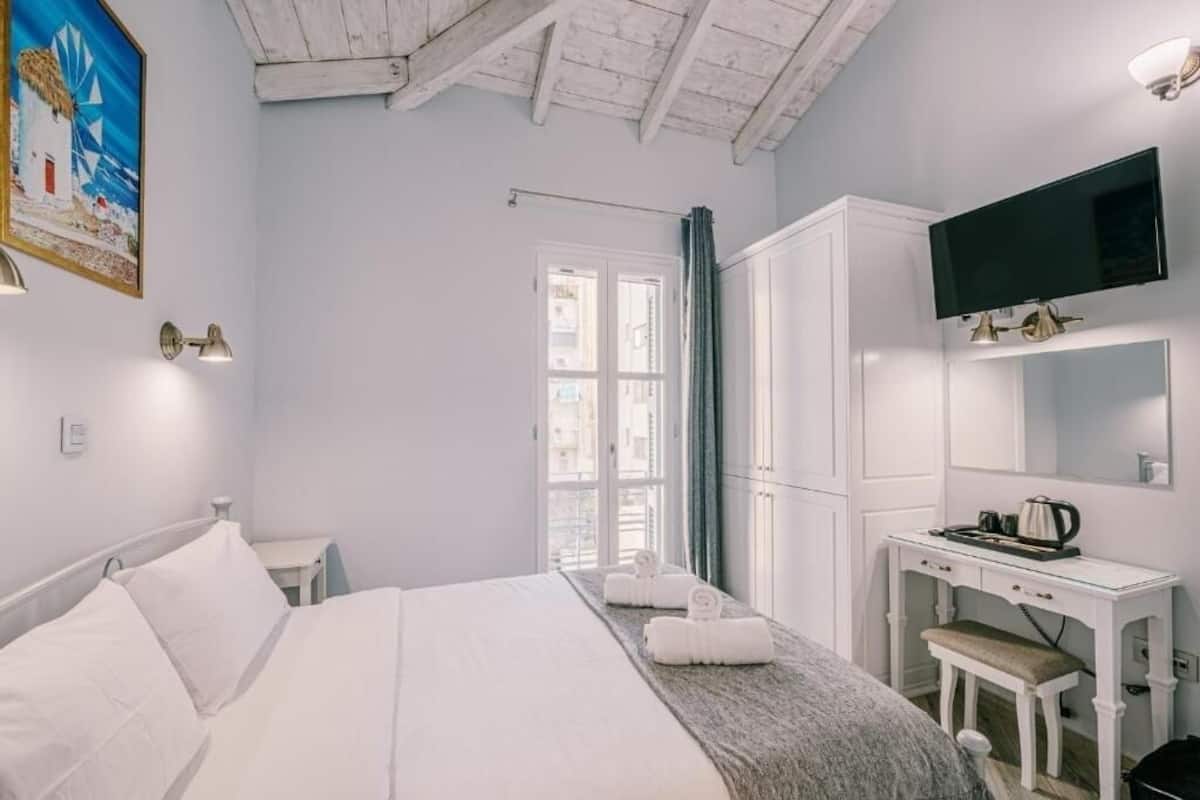 Philaenis- Deluxe Double Room with Balcony 3rd Floor