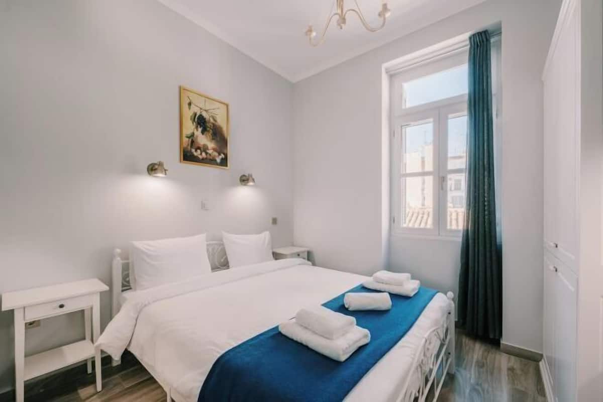 Memory-foam beds, minibar, desk, laptop workspace