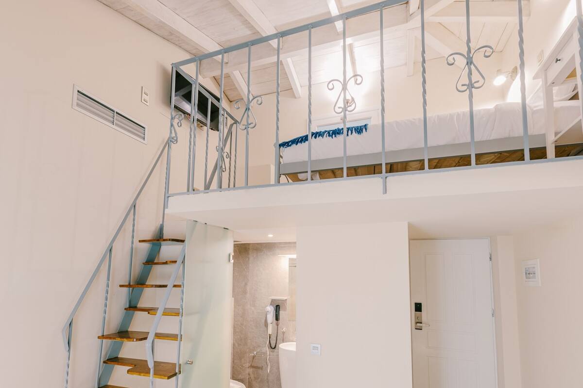 Gorgo- Triple Room with Balcony 3rd Floor | 記憶棉床墊、迷你吧、書桌、手提電腦工作空間