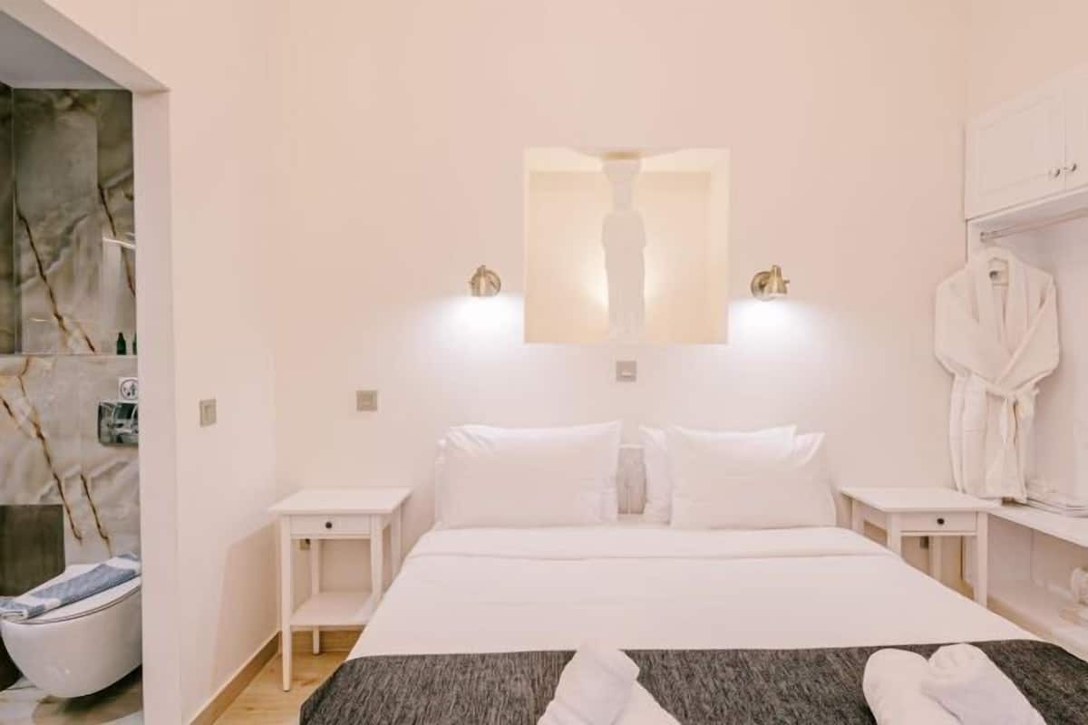 Memory-foam beds, minibar, desk, laptop workspace