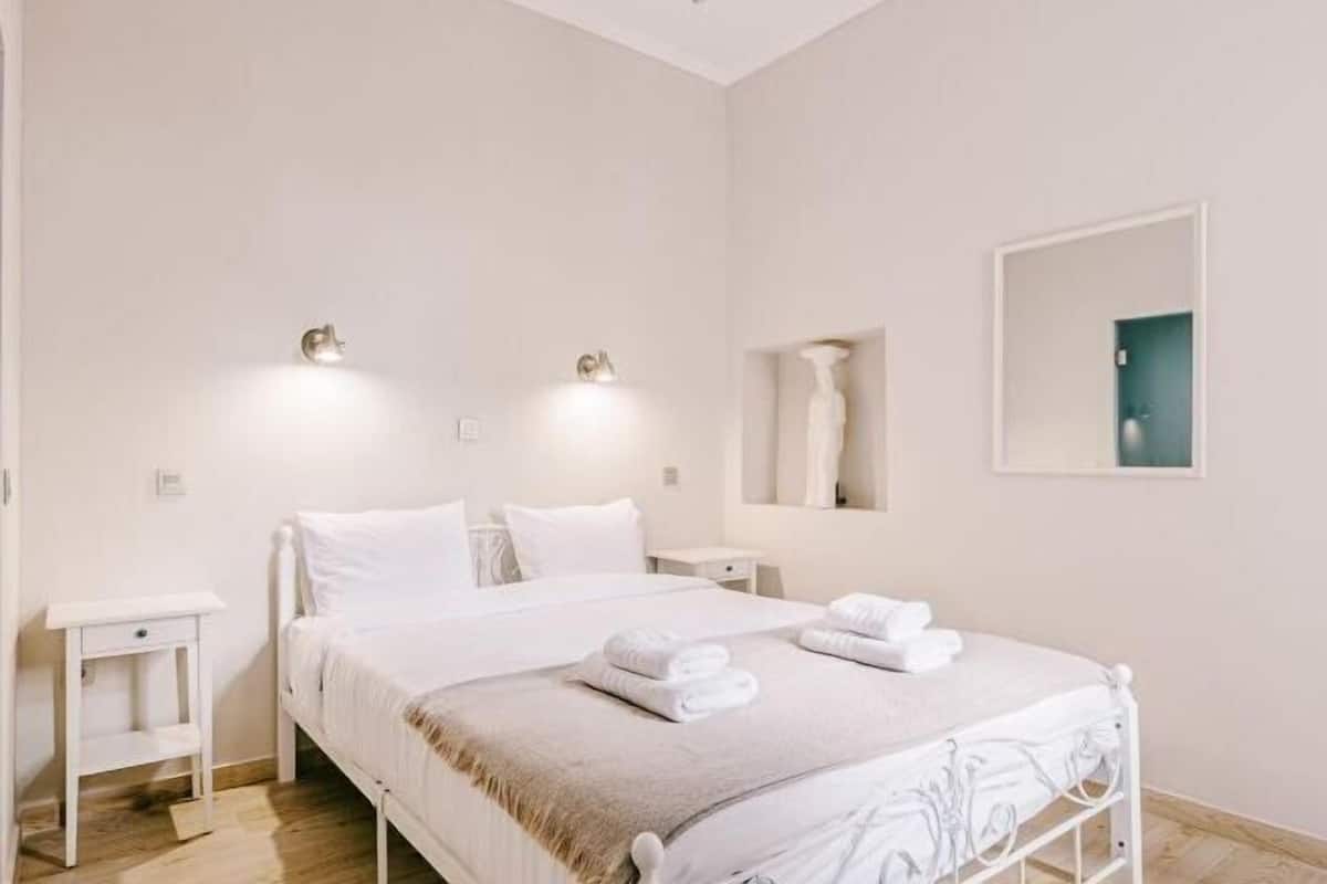 Memory-foam beds, minibar, desk, laptop workspace