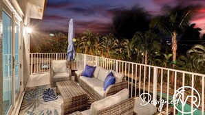Biệt thự (Multiple Bedrooms) | Hiên