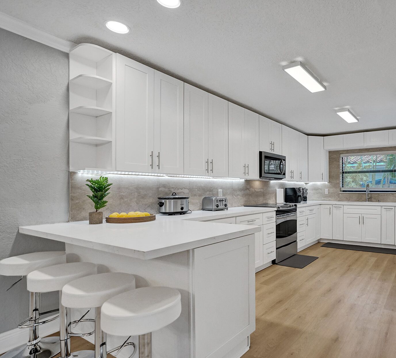 Villa (Multiple Bedrooms) | Private kitchen