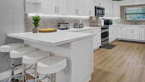 Biệt thự (Multiple Bedrooms) | Bếp riêng
