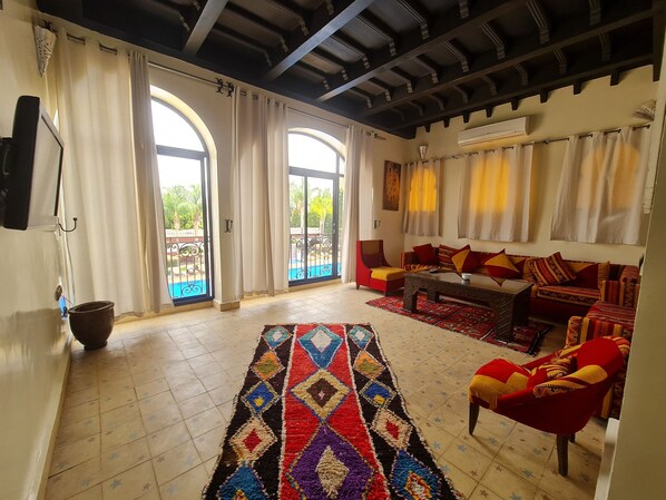 Smart-TV og musikkbibliotek