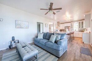 Télévision, cheminée, jeux vidéo, lecteur de DVD