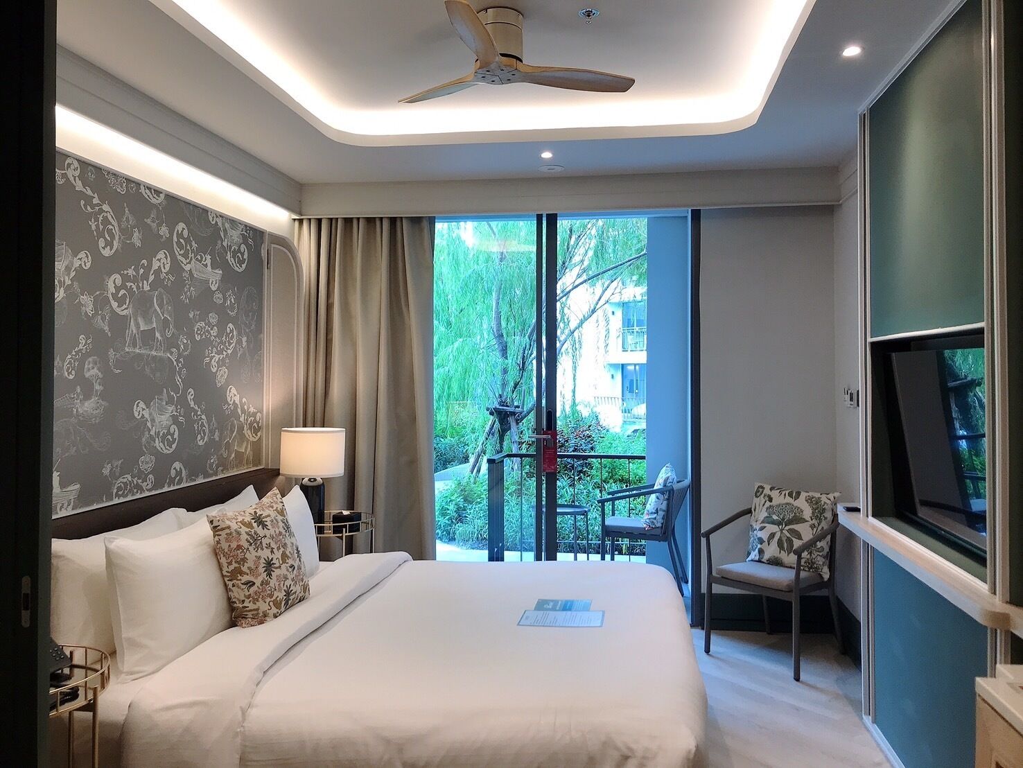 Standard Room, 1 King Bed, Garden View, Garden Area