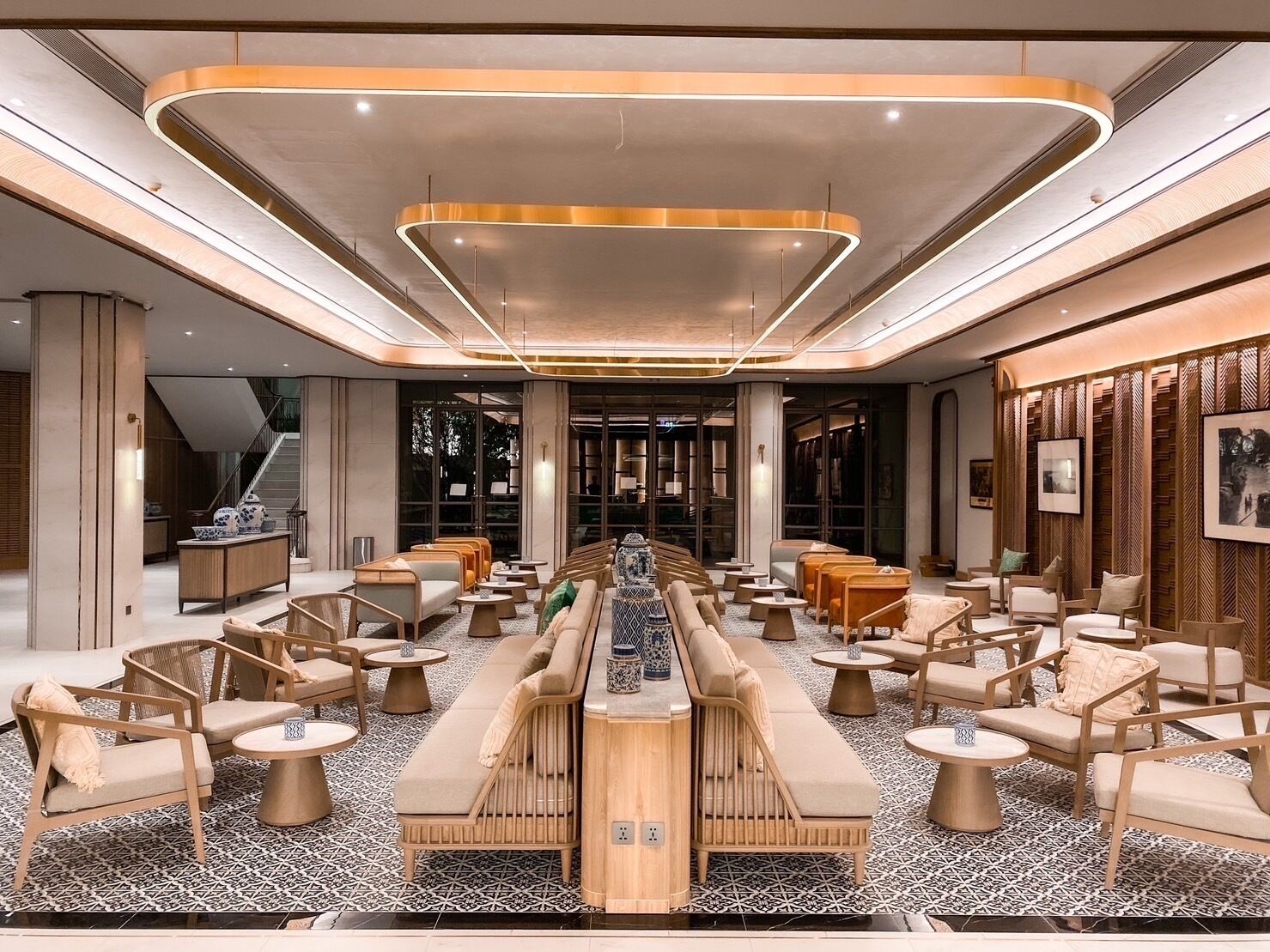 Lobby lounge