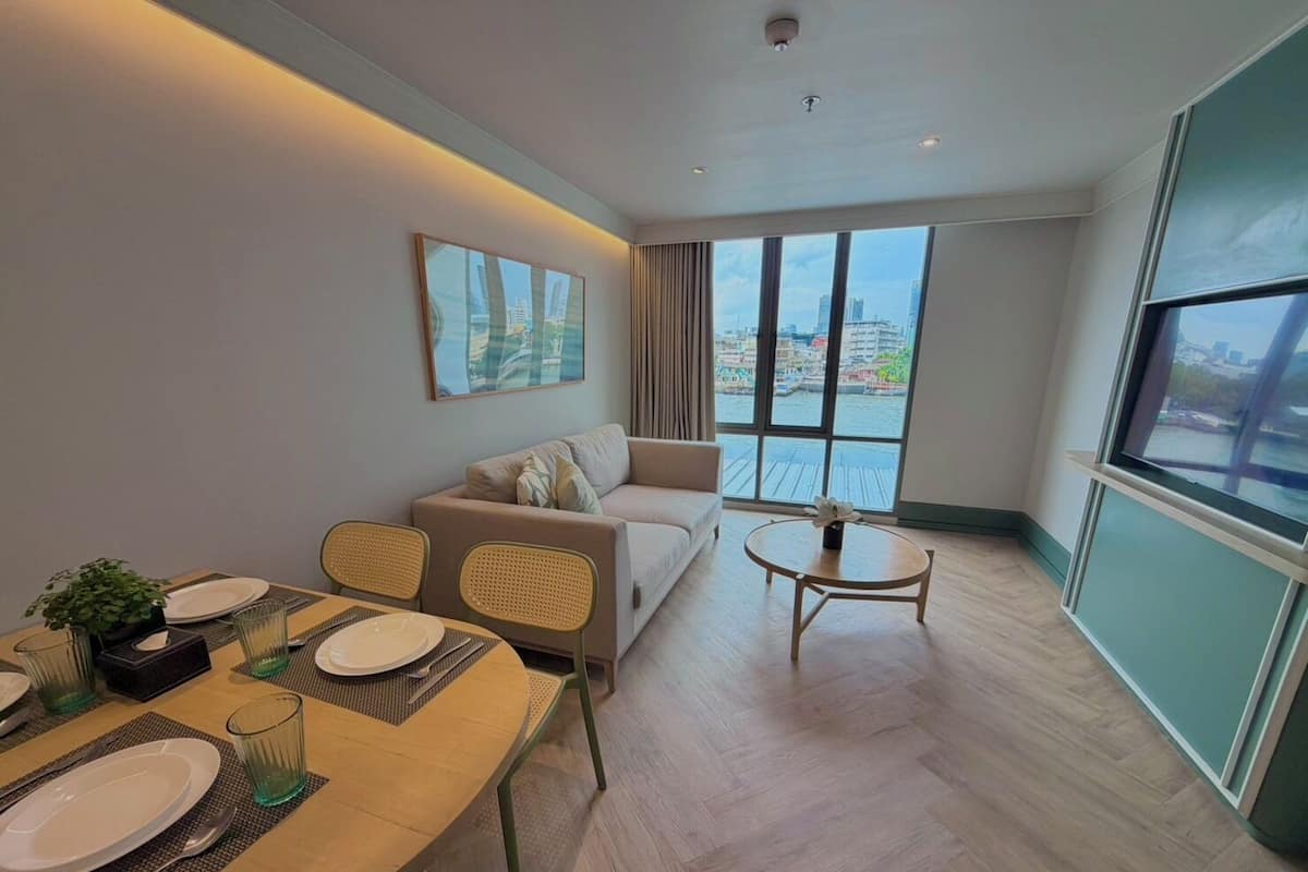 Two Bedroom River View King Suite | Soundproofing, WiFi (free), bed sheets