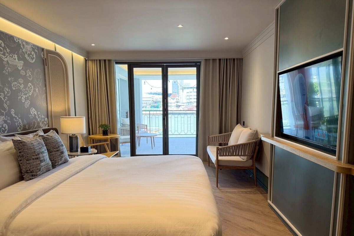 Triple Deluxe River View With Balcony, King Bed | Soundproofing, free WiFi, bed sheets