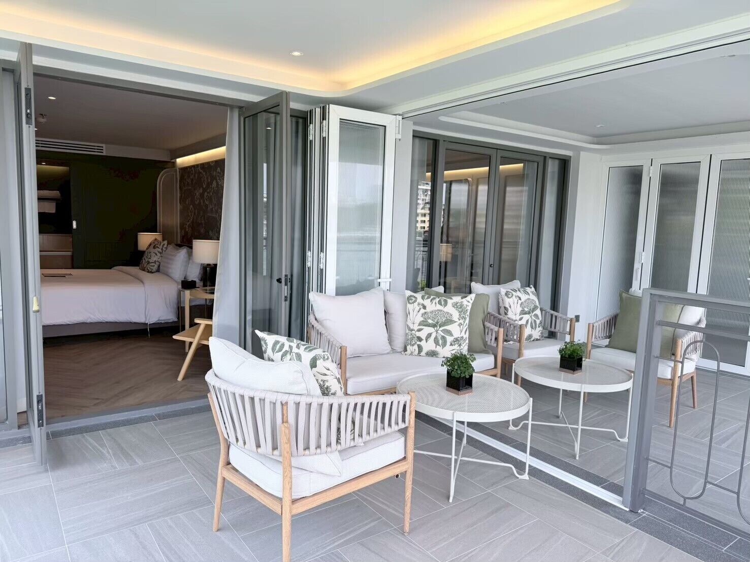 Two Deluxe River View with Balcony, King Bed
