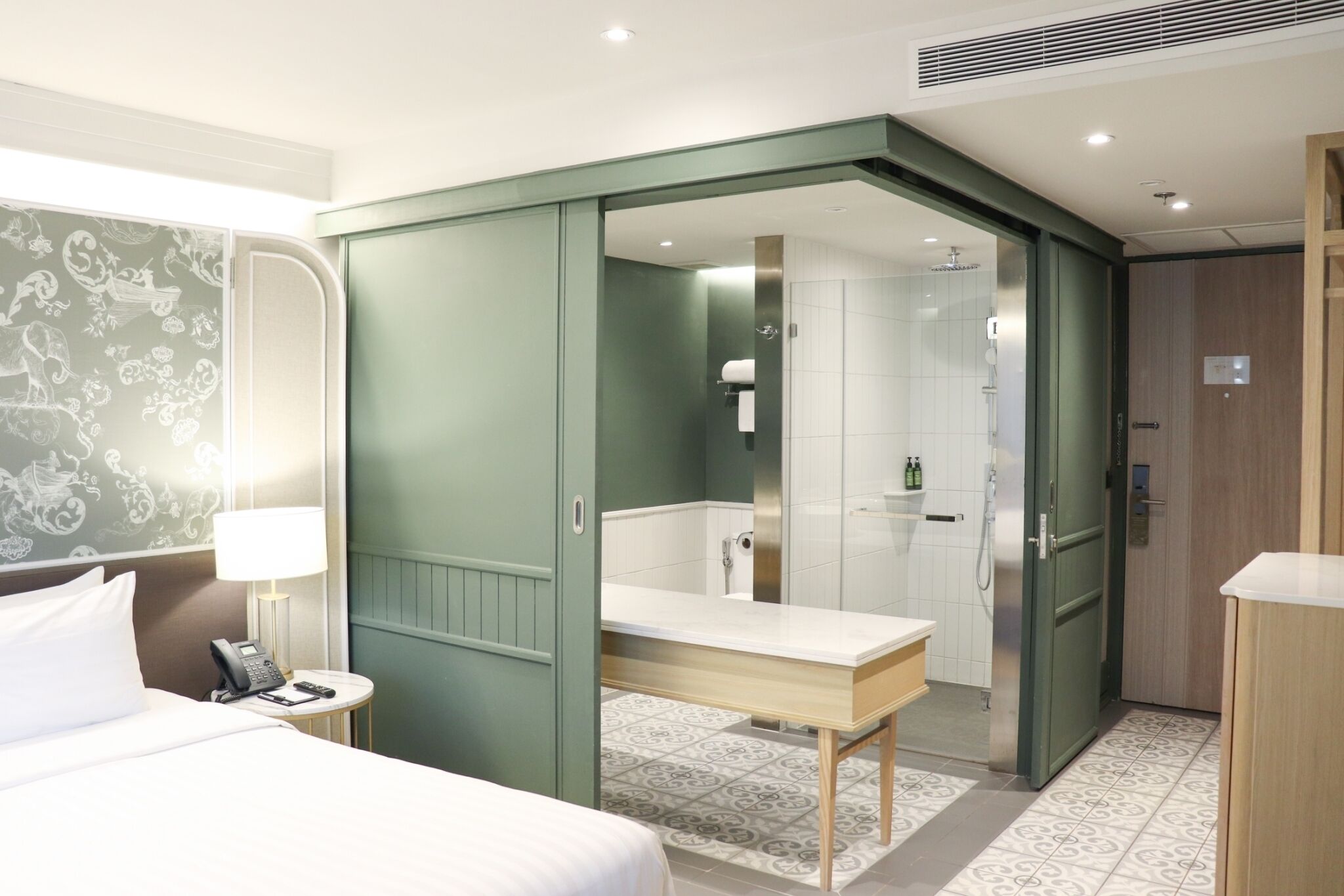 Superior Swimming Pool with Balcony, King Bed | Bathroom | Free toiletries, hair dryer, slippers, towels
